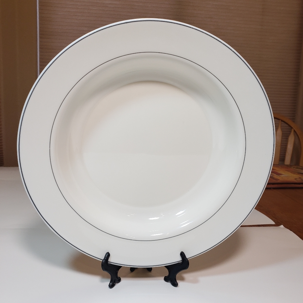 💥Host pick💥 Arcopal  France Gastronomie Milk Glass Charcoal Rimmed Pasta Bowl